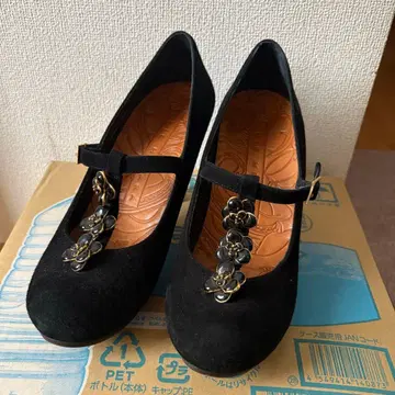 치에미하라 스트랩 펌프스