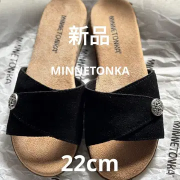 새상품 MINNETONKA 블랙 샌들 스웨이드