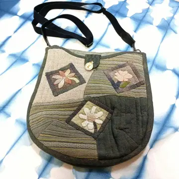 패치워크 꽃무늬 숄더백