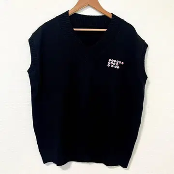 블랙 V넥 슬리브리스 스웨터