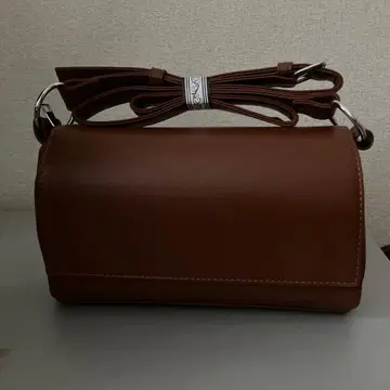 브라운 가죽 바디백