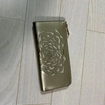 FURLA 실버 로즈 모티브 장지갑