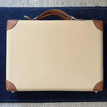 베이지 합성 피혁 숄더백