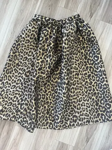 H&M 레오파드 턱 스커트 38 US6 M 사이즈