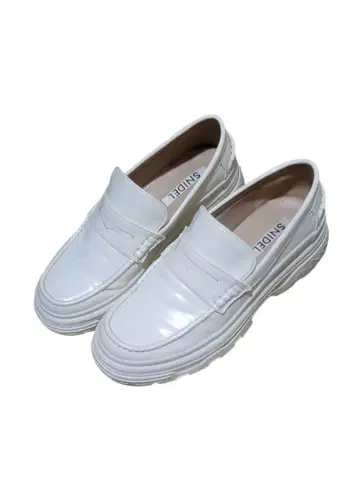 SINDLE 화이트 로퍼 통굽