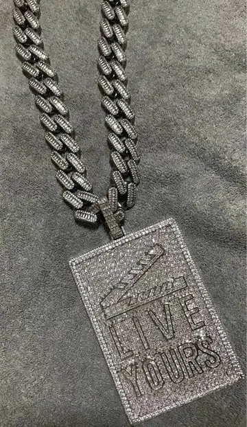 LIVE YOURS Centralcee 착용