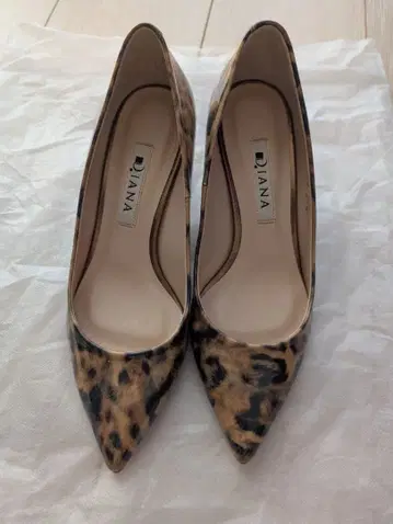 DIANA 레오파드 무늬 하이힐 21.5cm