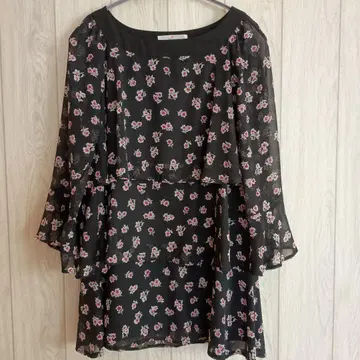 새상품급 갤러리 비스콘티 플라워 쉬폰 티어드 블라우스