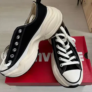 CONVERSE 블랙 화이트 스니커즈