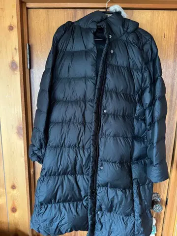 블랙 다운 롱 코트 후드 부착