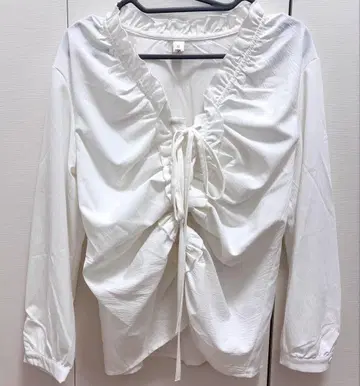 화이트 리본 블라우스