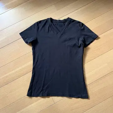 1piu1uguale3 티셔츠 MIDDLE V-NECK III 블랙