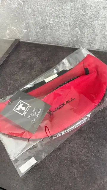 미개봉 새상품 쟈칼 바디백 레드 웨스트 파우치