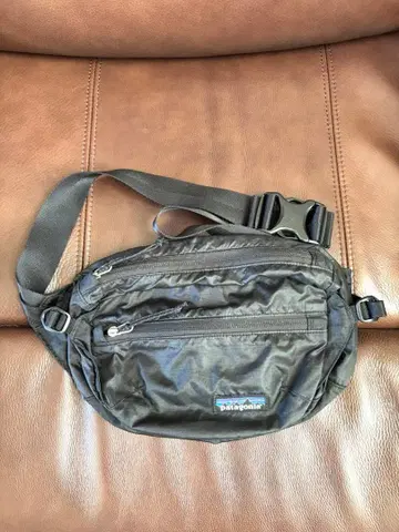 Patagonia 바디백 블랙