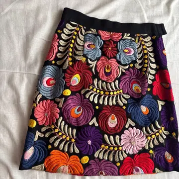 GRACE CONTINENTAL 자수 미니 스커트