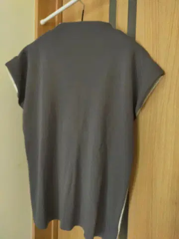 야마다야 2WAY 슬리브리스 니트탑 그레이와 화이트