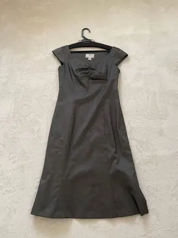 다크 그레이 드레스