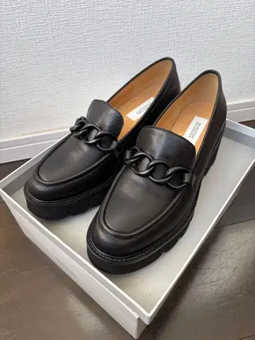 MACKINTOSH PHILOSOPHY 블랙 가죽 통굽 로퍼