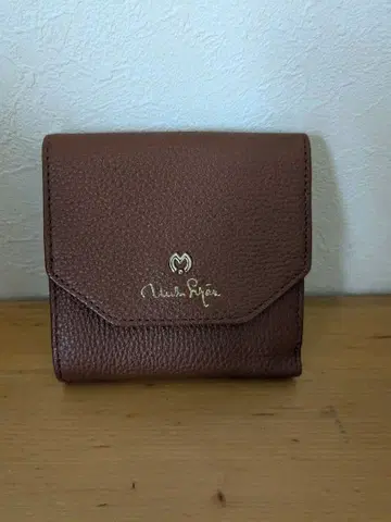 밀라 쇤 접이식 지갑 브라운 미사용 새상품