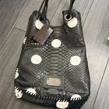 EMBRACE 도트 무늬 뱀피 핸드백