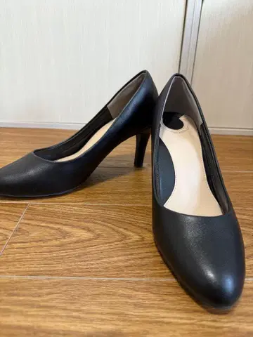 블랙 하이힐 펌프스