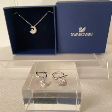 새상품 SWAROVSKI 크리스탈 달 모양 귀걸이와 목걸이 세트