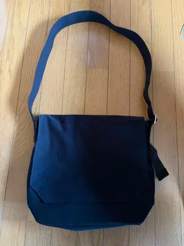 핸더 스킴 / 플랩 숄더 스몰 블랙