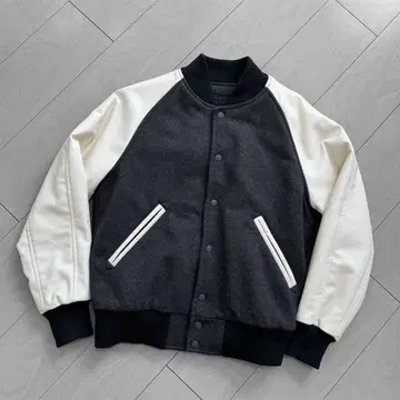 UNIQLO 바시티 자켓 다크 그레이 펠트 원단 x 화이트 가죽