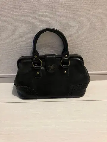 안나수이 블랙 가죽 핸드백