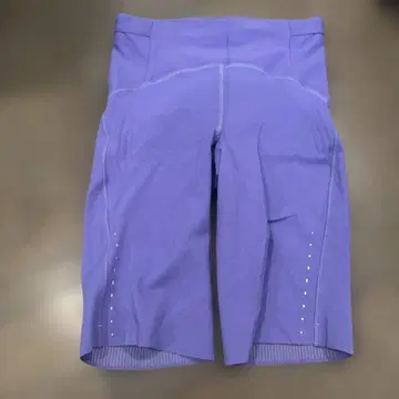 룰루레몬 보라색 하프 팬츠 사이드 구멍 디자인 4