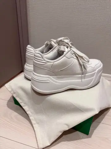 zara 화이트 통굽 스니커즈 39