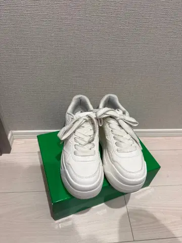 zara 화이트 통굽 스니커즈 39