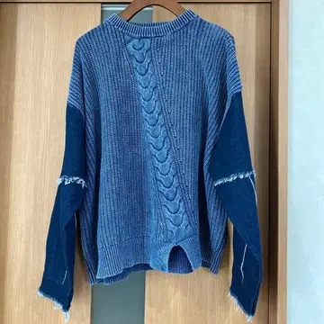 다크 블루 케이블 니트 스웨터