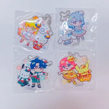 비밀의 아이프리 x 산리오 아크릴 키링 세트