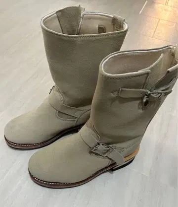 GOD&BLESS 베이지 스웨이드 엔지니어 부츠