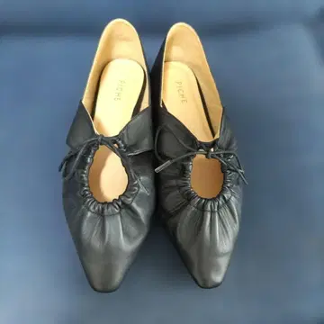 PICHE ABAHOUSE 소프트 가죽 셔링 바브 슈