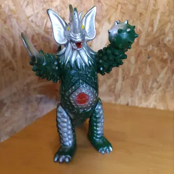 울트라맨 괴수 피규어 타이런트