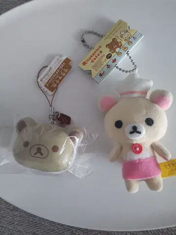 헤이세이 레트로 리락쿠마 키링과 스트랩