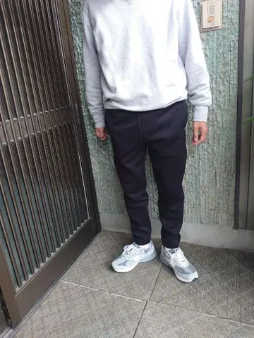 블랙 슬림핏 조거 팬츠