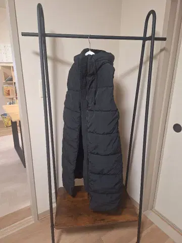 H&M 블랙 다운 베스트 XXS (일본 M 사이즈 상당)