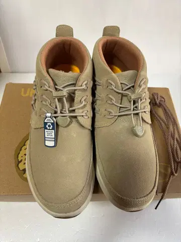 KEEN 베이지 하이컷 스니커즈