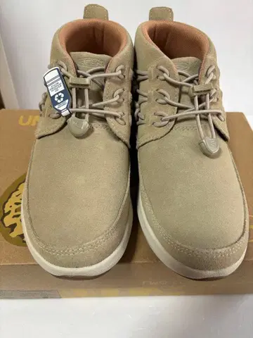 KEEN 베이지 하이컷 스니커즈