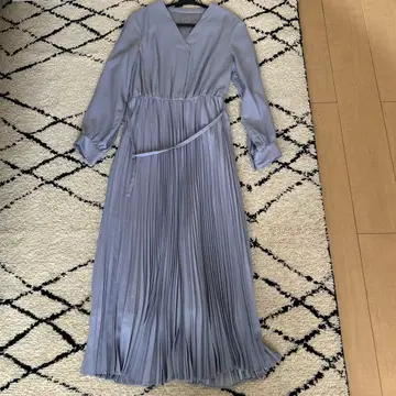 그린 라벨 릴랙싱 스카이블루 플리츠 드레스