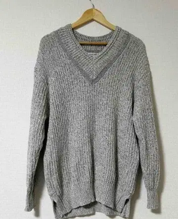 V넥 모헤어 니트