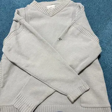 CALL&RESPONSEV 넥 니트 스웨터