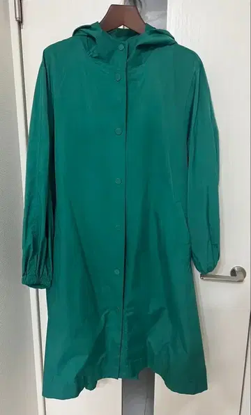 투모로우랜드 라이트 타프타 후디드 코트