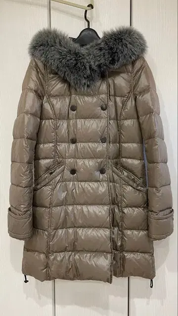 브라운 퍼 달린 다운 자켓