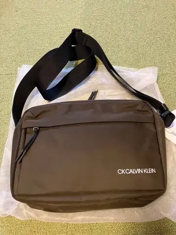 [ 미사용 ] 캘빈클라인 숄더백 카키 일본제