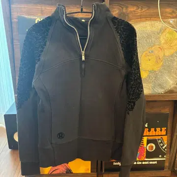 Lululemon 블랙 하프 지퍼 트레이닝복