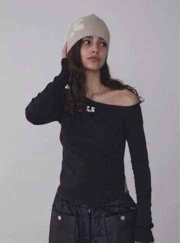 Rest&Recreation 원숄더 T셔츠 한국 블랙